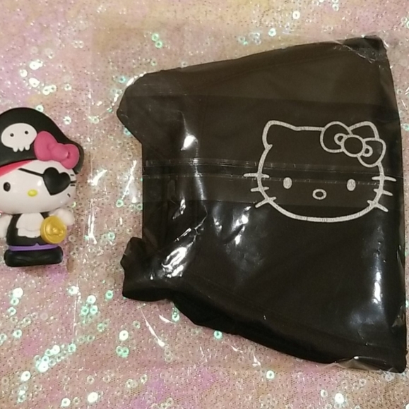 Hello Kitty Soft Face Mask - Picture 7 of 7